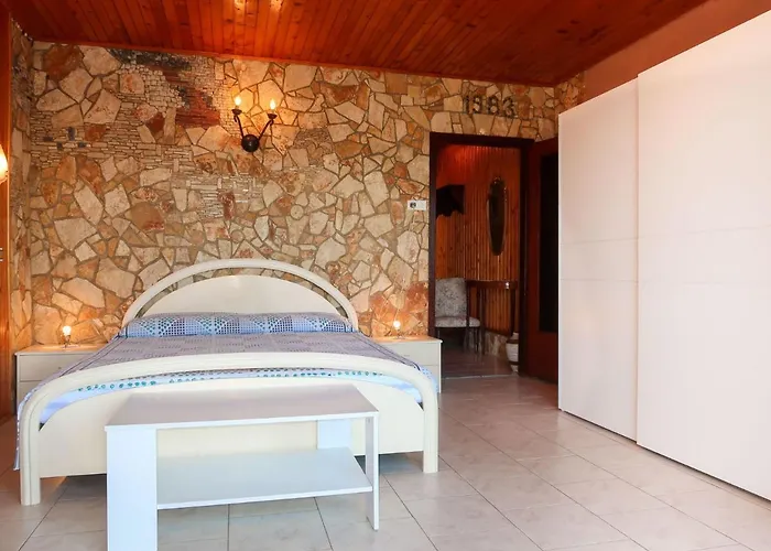 Apartamento Visnja-2 By Interhome